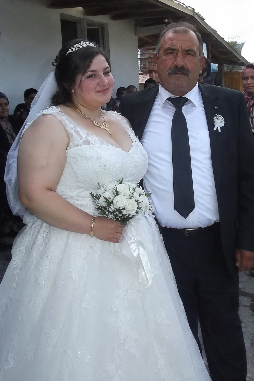 19 yaşında oldukça kilolu genç kız köyün ağasıyla evlendi ilk gecede..