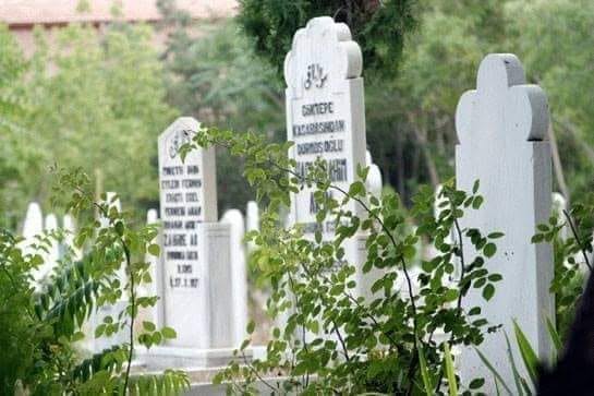 Mezara Neden Su Dökülür